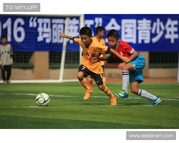 广州足球队逆袭之旅特别报道展现拼搏精神与团队力量的辉煌时刻 广州足球队逆袭之旅特别报道展现拼搏精神与团队力量的辉煌时刻