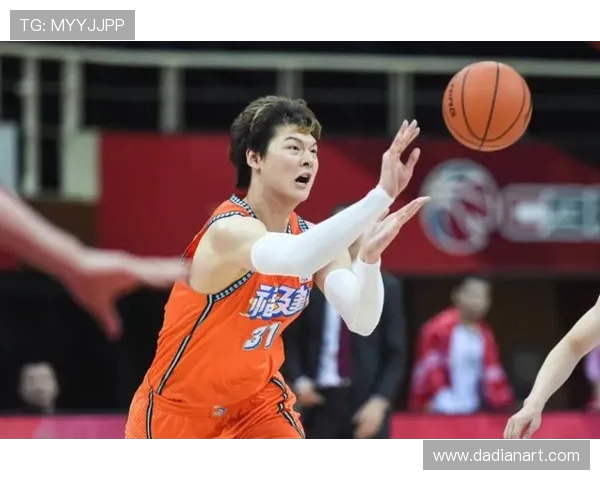 王哲林领衔中国男篮新一代崛起之路 全面解析其职业生涯与未来发展潜力