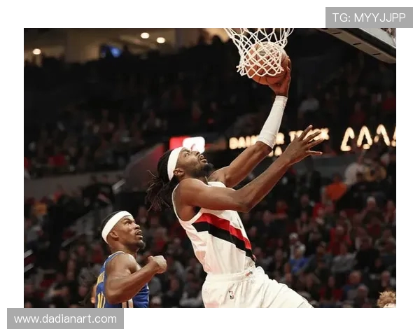 杰拉米格兰特如何在NBA赛场上展现个人才华与团队合作的完美结合